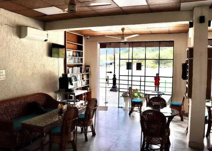 Maayaa inn by Ganges