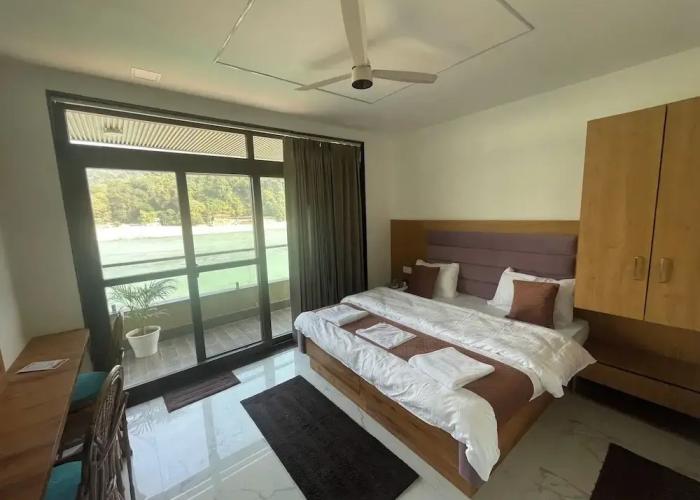 Maayaa inn by Ganges
