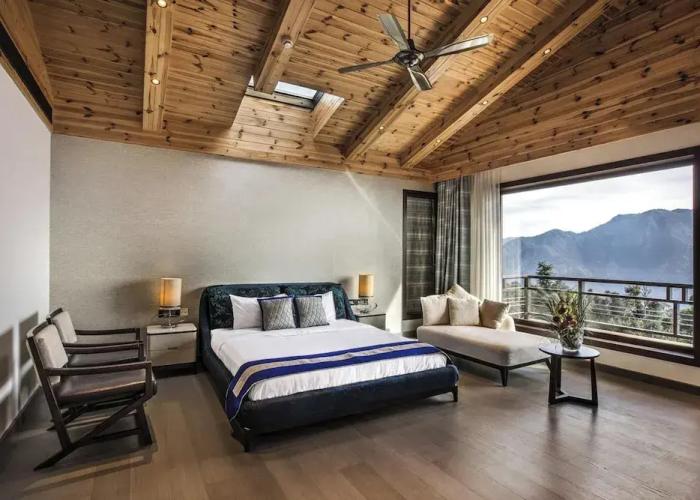 An Extravagant Pushp Villa Overlooking the Ganges
