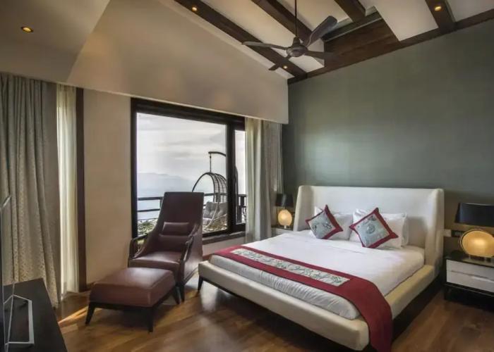 An Extravagant Pushp Villa Overlooking the Ganges