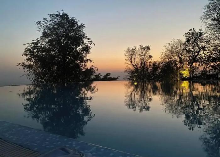 An Extravagant Pushp Villa Overlooking the Ganges