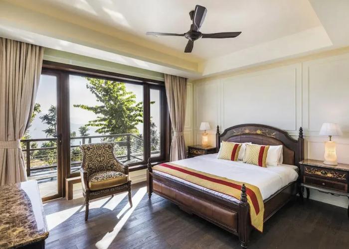 A Majestic and Luxurious Villa Overlooking the Ganges