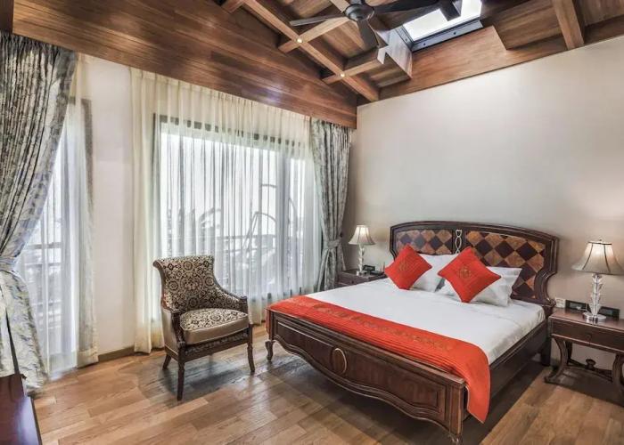 A Majestic and Luxurious Villa Overlooking the Ganges