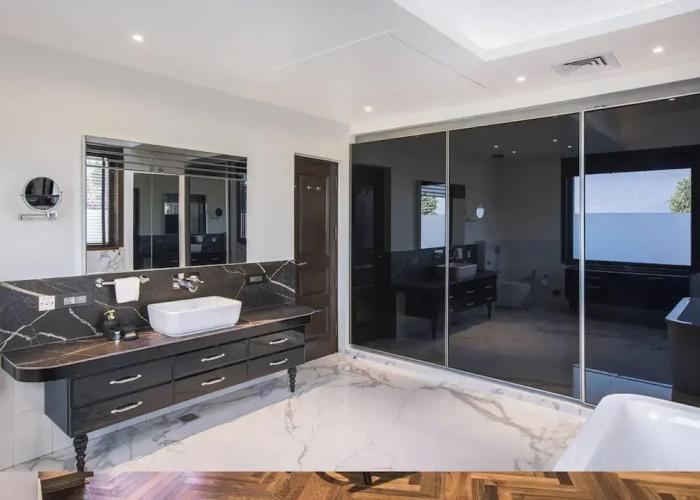 A Majestic and Luxurious Villa Overlooking the Ganges