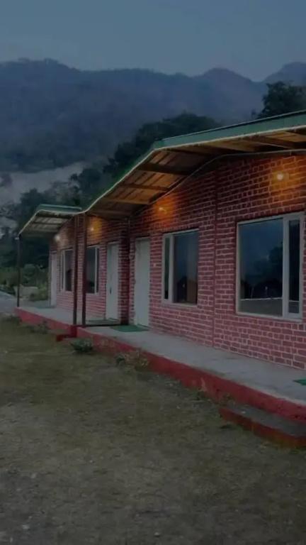 фото River Camp Cottages Rishikesh