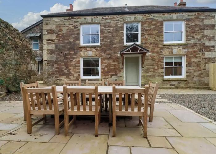 Tretoil Farm House