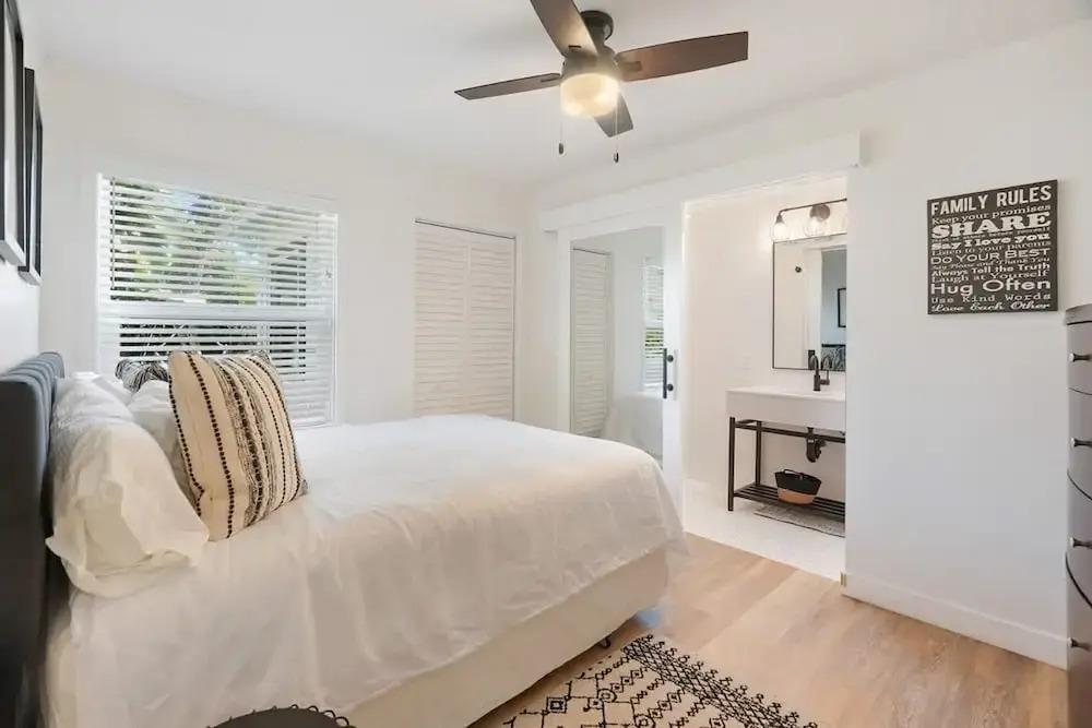 Coastal Palm Haven - With Hot Tub