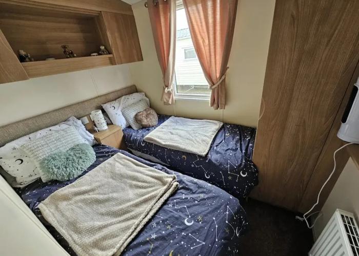 Heidi 2 Bed Robin Hood