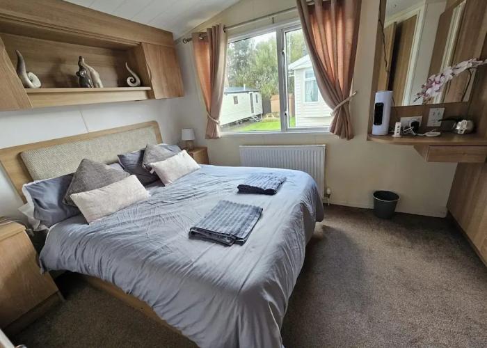 Heidi 2 Bed Robin Hood