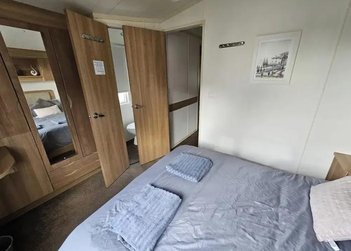 Heidi 2 Bed Robin Hood