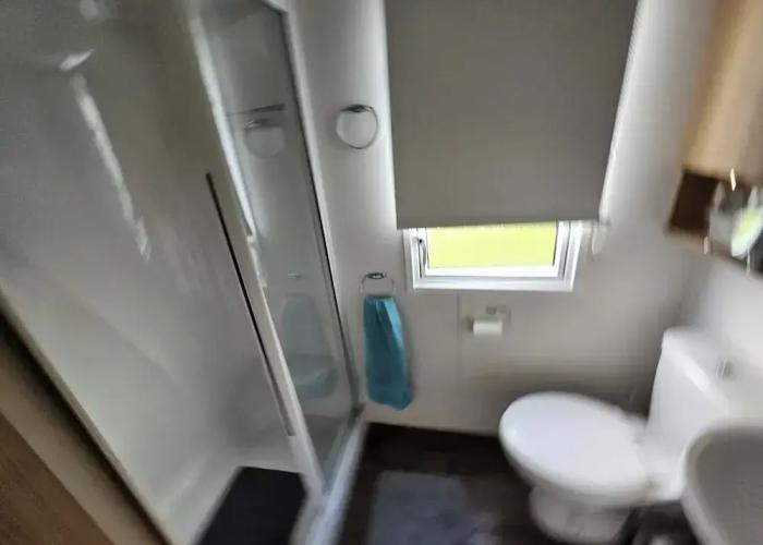 Heidi 2 Bed Robin Hood
