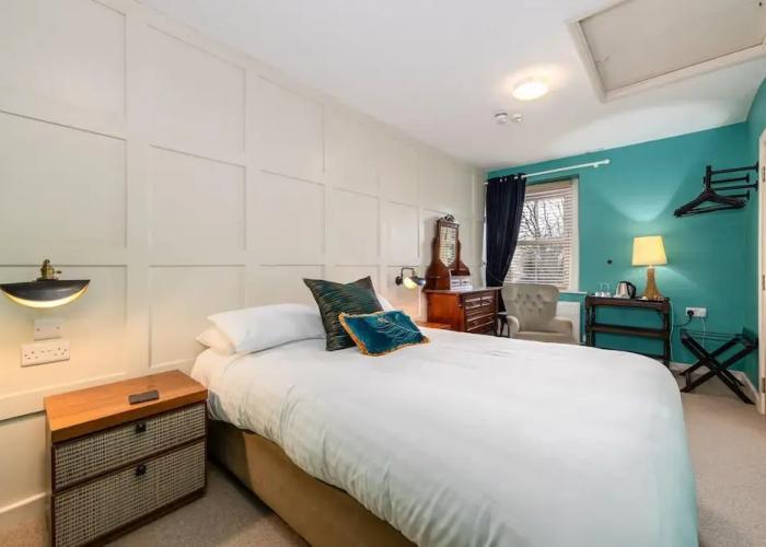The Red Admiral Hotel