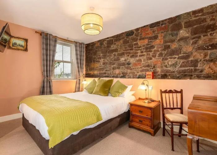 The Red Admiral Hotel