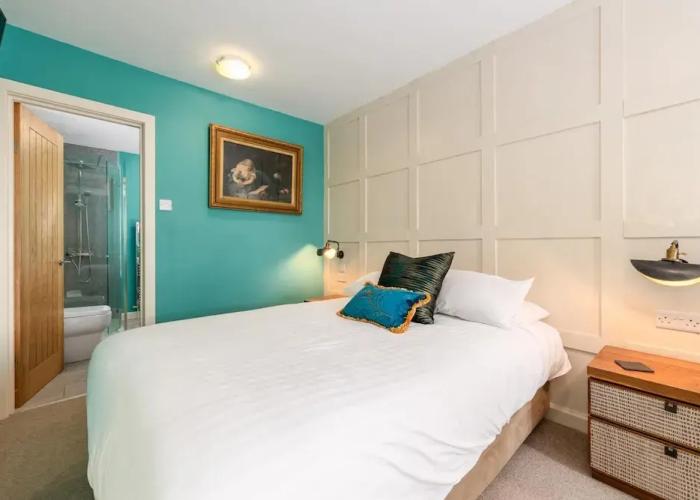 The Red Admiral Hotel