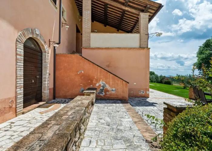 Elegant Apartment Only 1 Hour From Rome