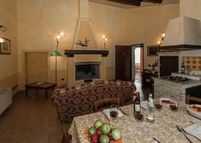Elegant Apartment Only 1 Hour From Rome