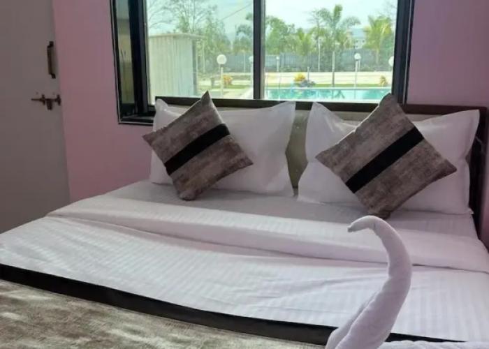 Redwings Resort