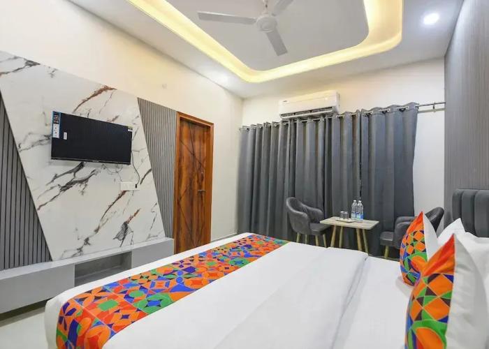 Fabhotel Regal