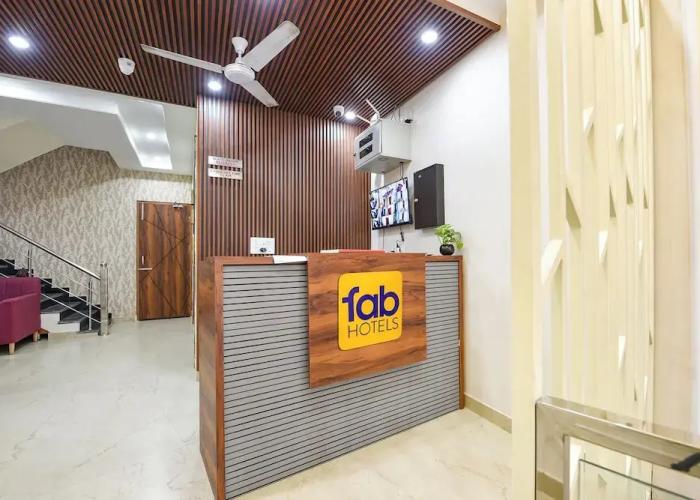 Fabhotel Regal