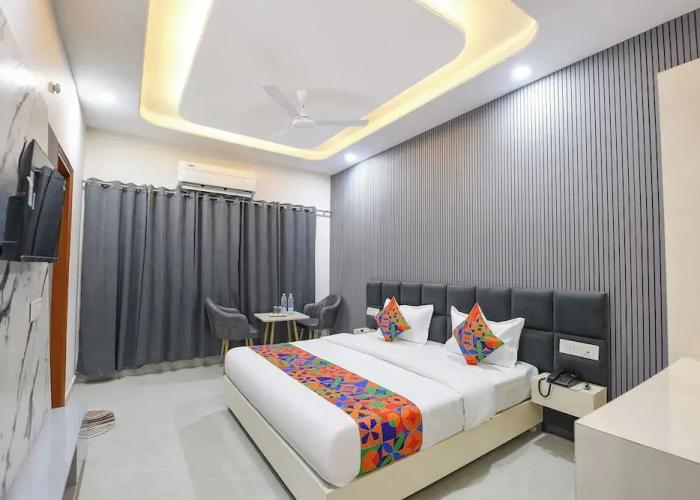 Fabhotel Regal