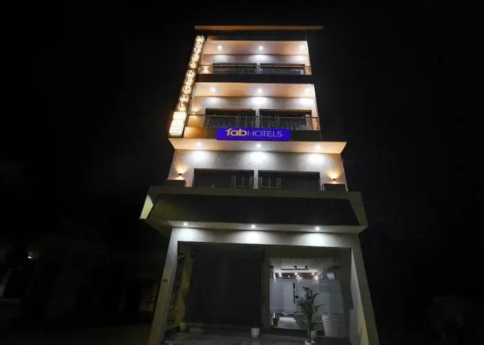 Fabhotel Regal