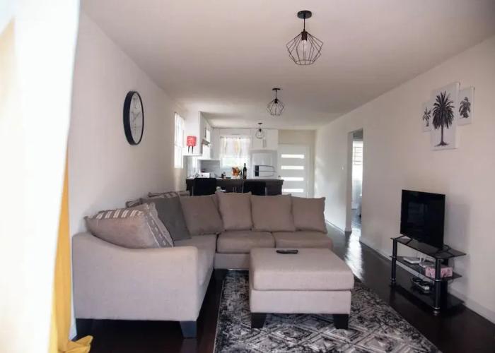 A Relaxing Retreat a few Steps From the Sun-soaked Dover Beach and the Vibrant S