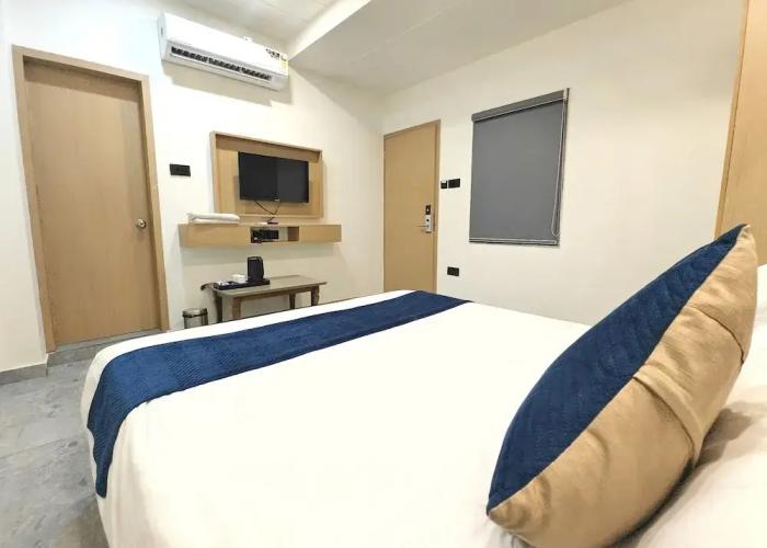 The Sky Comfort Hotel Krisha Dwarka