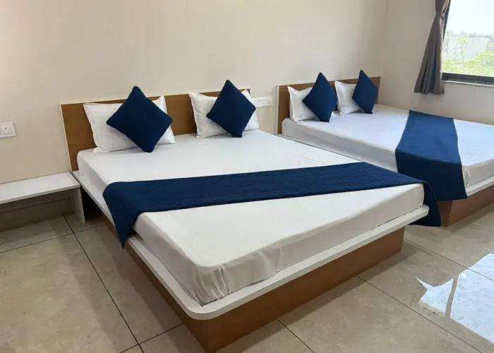 Hotel Darshan Palace - Near Dwarka Railway Station & Shree Dwarkadhish Temple
