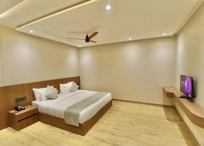 Hotel Cloud End