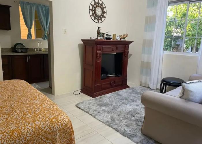 Adorable 1BR Cottage Walk to the Beach Priory