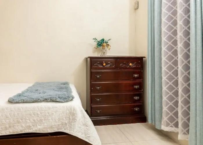 Adorable 1BR Cottage Walk to the Beach Priory