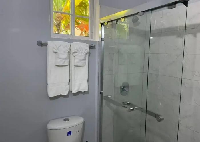 Adorable 1BR Cottage Walk to the Beach Priory