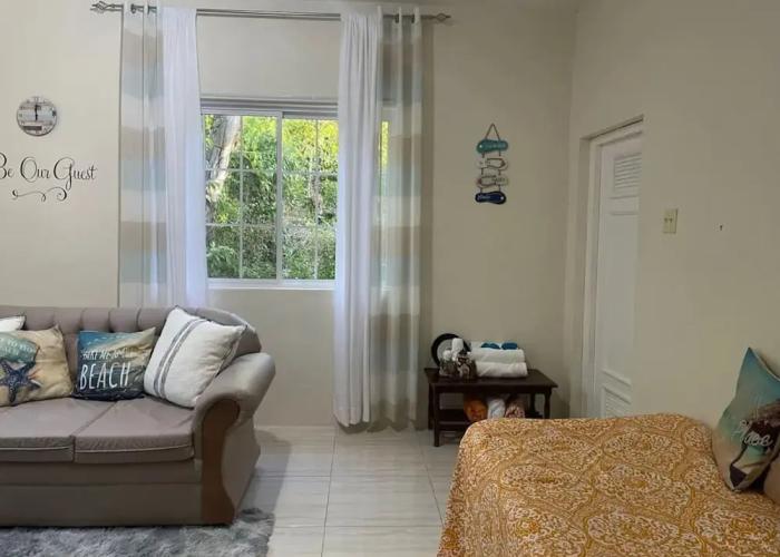 Adorable 1BR Cottage Walk to the Beach Priory