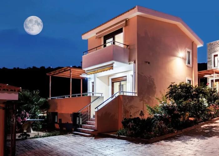 Armonia by the Sea - Majestic Seaside Retreat