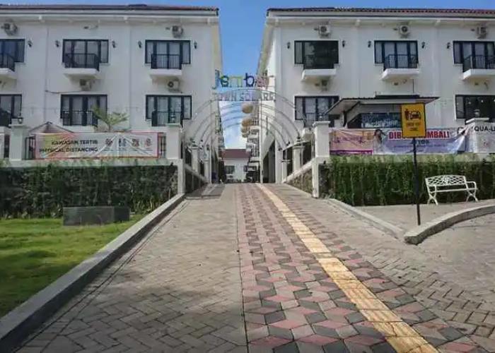 Jember Town Square Apartment by Calli Rooms