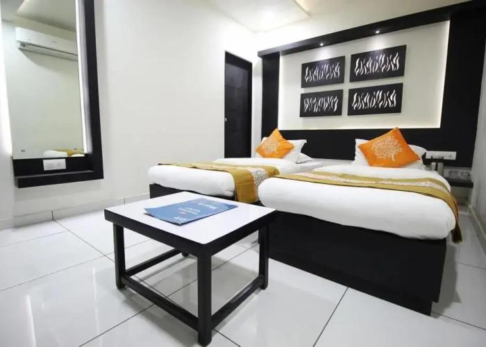 Hotel Paramount Inn