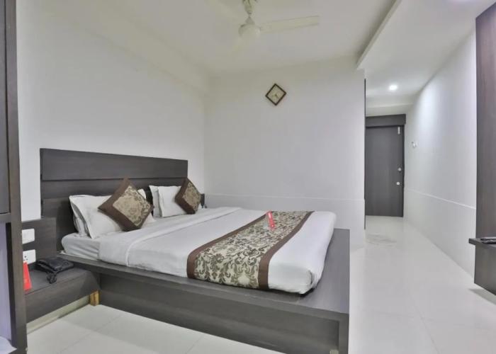 Hotel Nova Cross Road