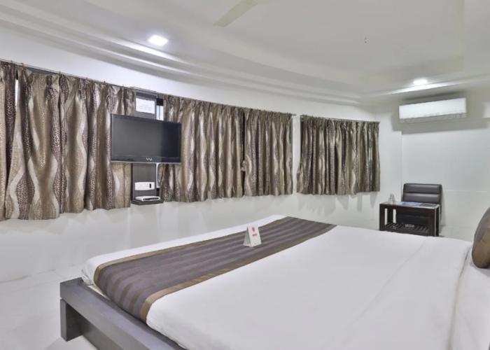 Hotel Nova Cross Road