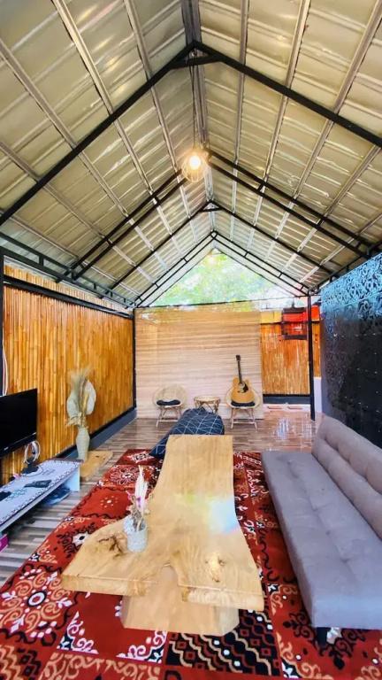 фото Omah Abiza