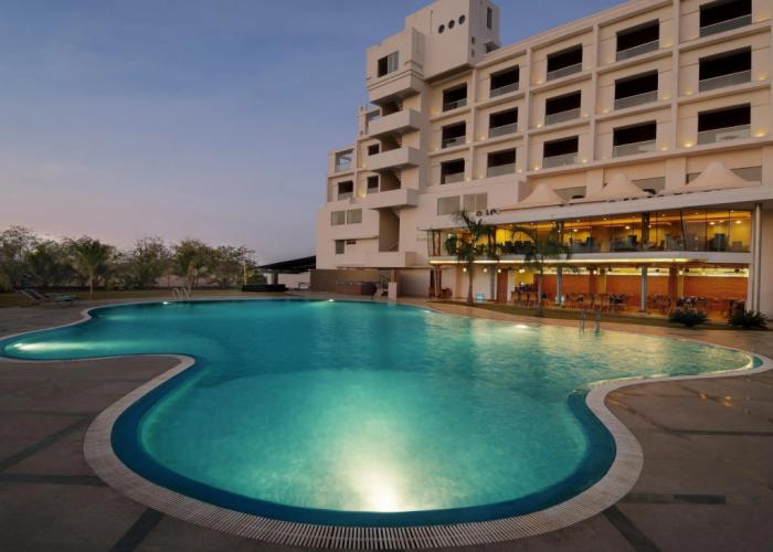 Seasons Hotel