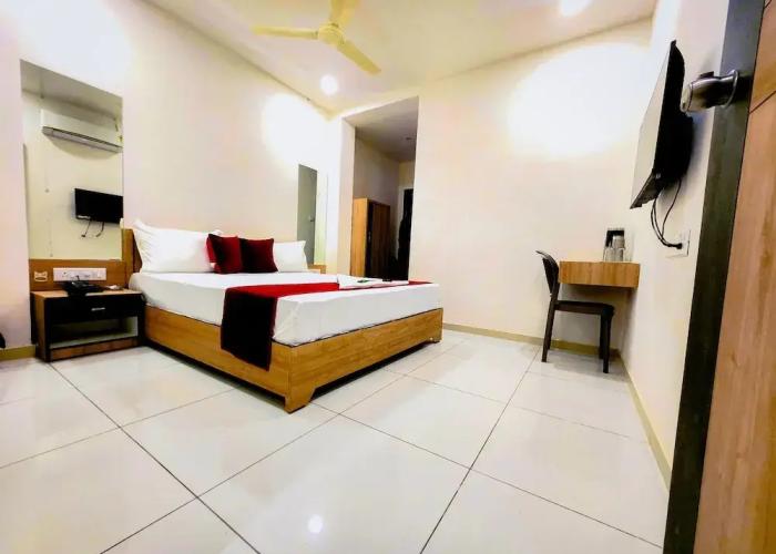 Hotel Near Me