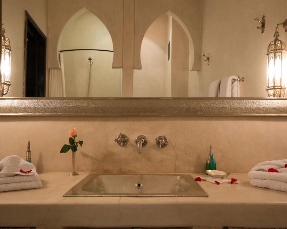 фото Riad Lhena