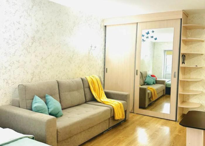 Studiya v samom tsentre s parkovkoy Flat