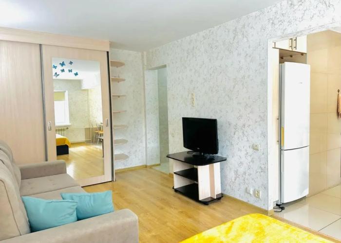 Studiya v samom tsentre s parkovkoy Flat