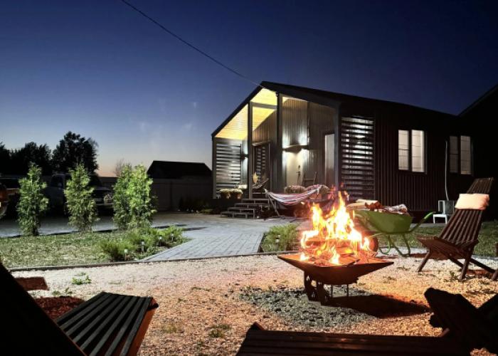 Uyutny dom v stile barnkhaus, s saunoy, nedaleko ot reki Private house