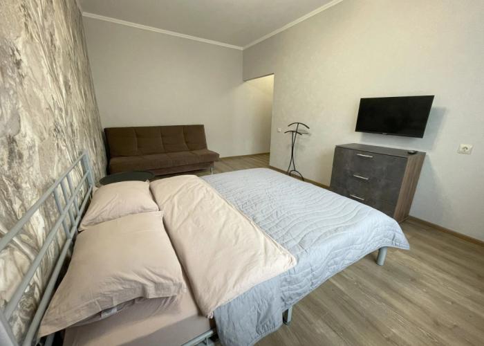 V Tsentre Goroda V 4-M Mikrorayone Flat