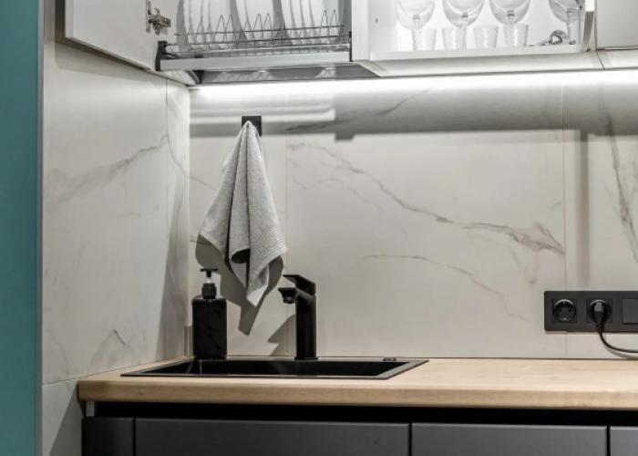 Uyutnaya s dizaneynerskim remontom v tsentre goroda Flat