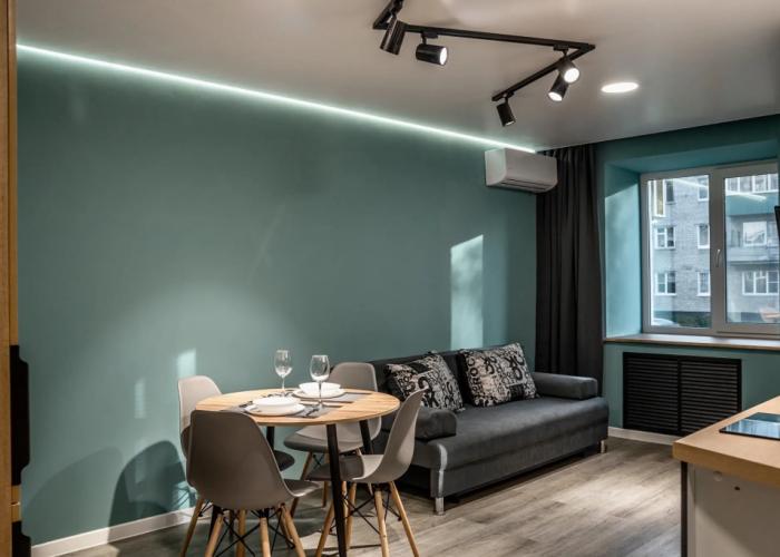 Uyutnaya s dizaneynerskim remontom v tsentre goroda Flat