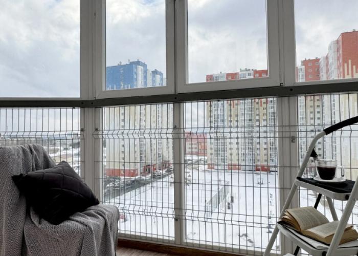 So Svezhim Remontom I Panoramnym Balkonom Flat