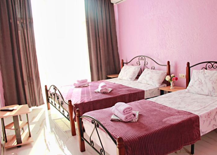 Rozovaya Laguna Guest House